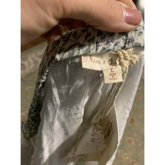 Hem & Thread Blue Gray Floral Ruffle Flowy Pants, NWT, size L - Picture 3 of 4